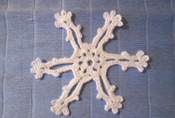 Master class on crocheting snowflakes