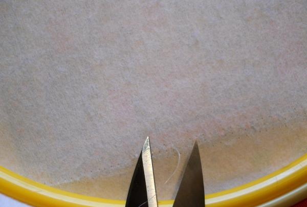 Cutting monofilament with scissors