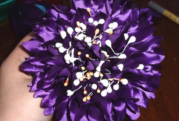 Bow with stamens