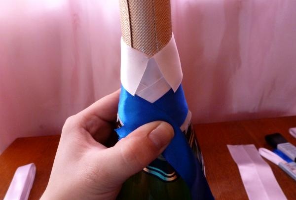 glue a tie to a bottle