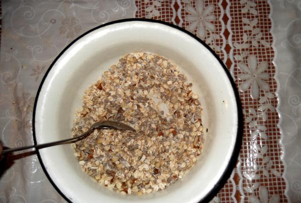 mix the seeds in a bowl