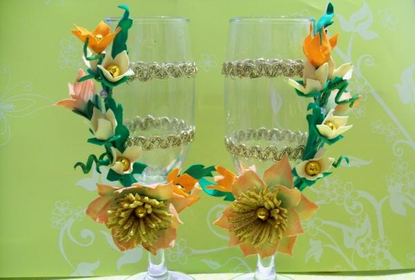 decorating glasses with a bouquet of foamiran