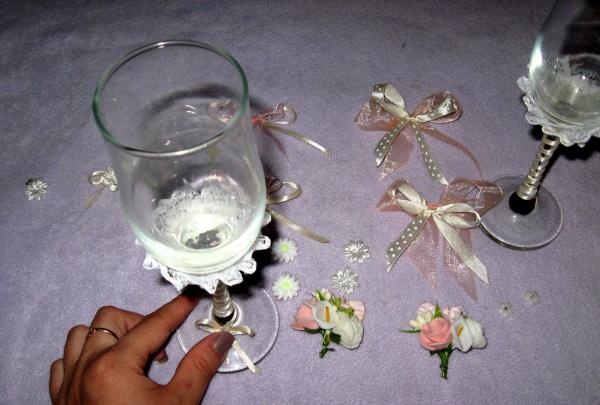 Decor of wedding glasses