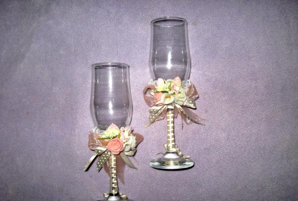 Decor of wedding glasses