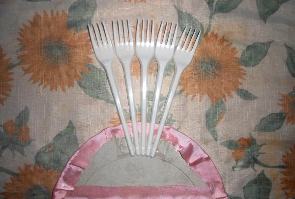 Fan made from disposable forks