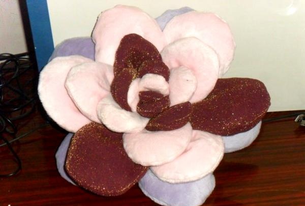 Decorative pillow rose