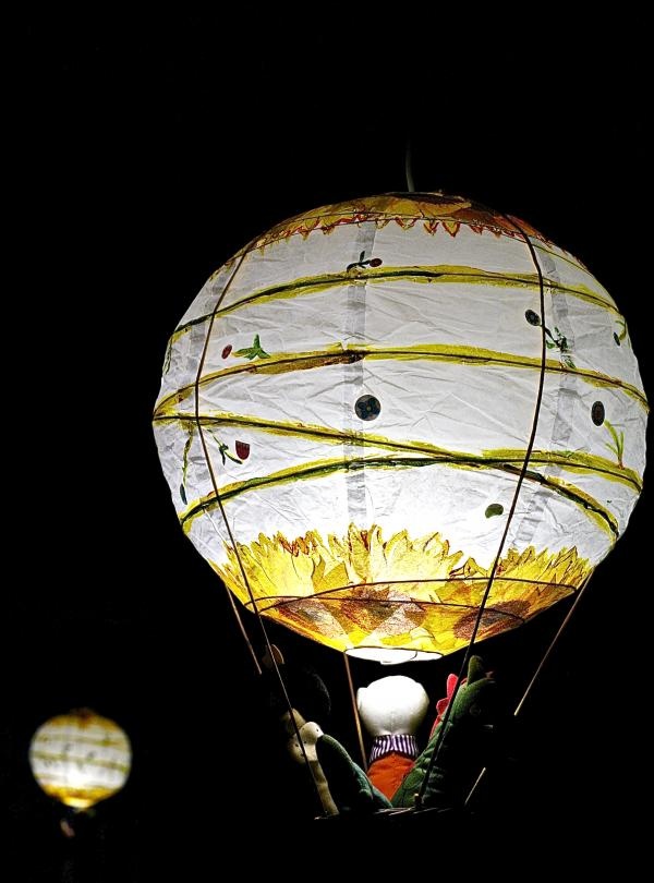 Paper lantern balloon