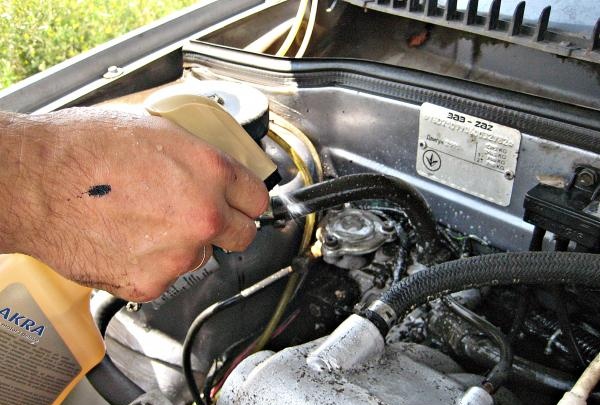 How to clean a car engine