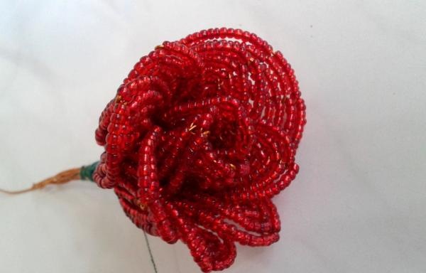 Assembling a rose flower