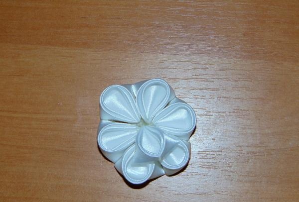 Hairpin in kanzashi style