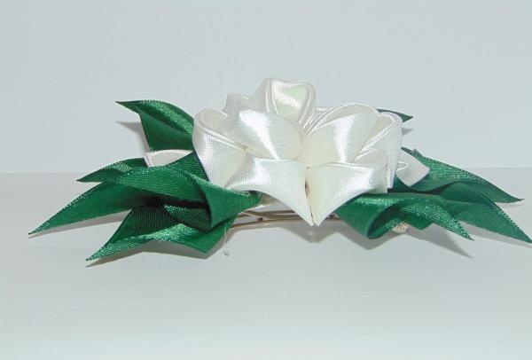 Hairpin in kanzashi style