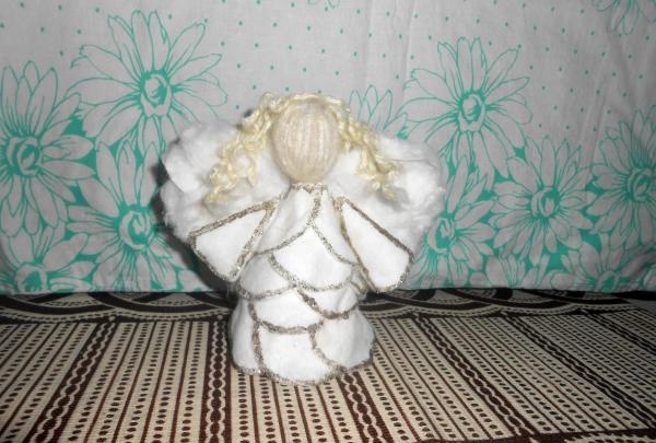 Angel made of cotton pads