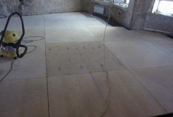 Preparing the base for a wooden floor