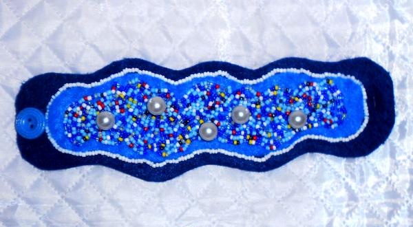 Felt bracelet with beads