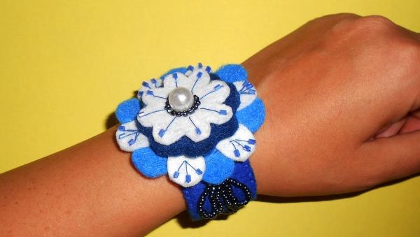 felt bracelets