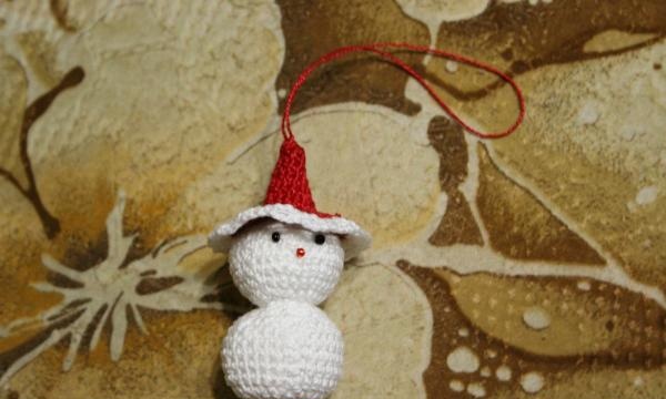 Snowman crochet Christmas tree toy