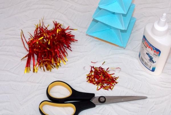 Volumetric Christmas tree made of paper