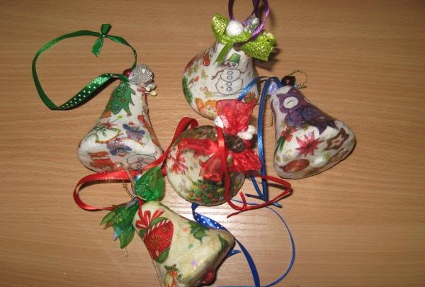 Decoupage of foam bells