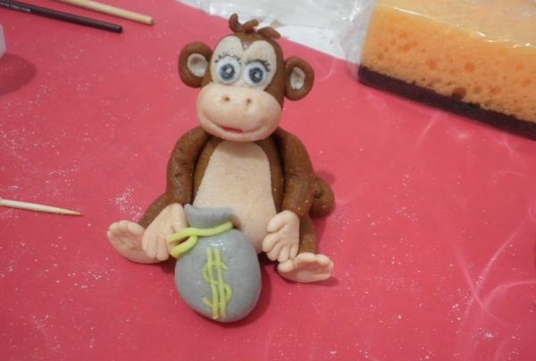 Money monkey made from sugar paste