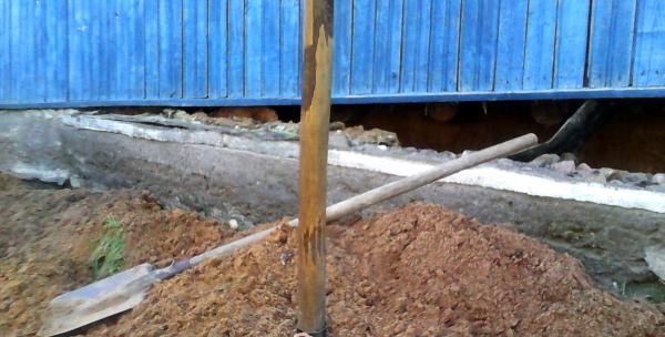 repair of the foundation of a wooden house