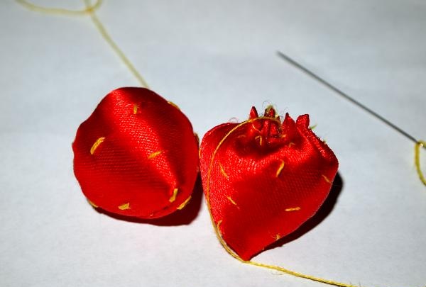 Strawberry hair clips made of satin ribbons