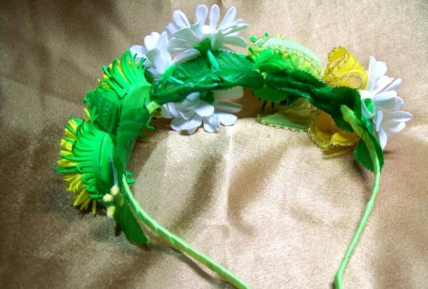 headband with dandelions and daisies