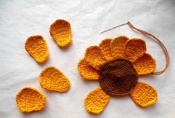 Crochet sunflower