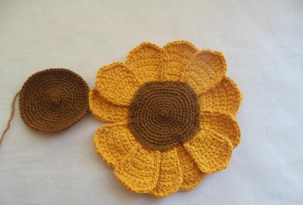 Crochet sunflower