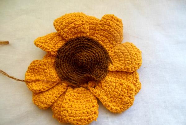 Crochet sunflower