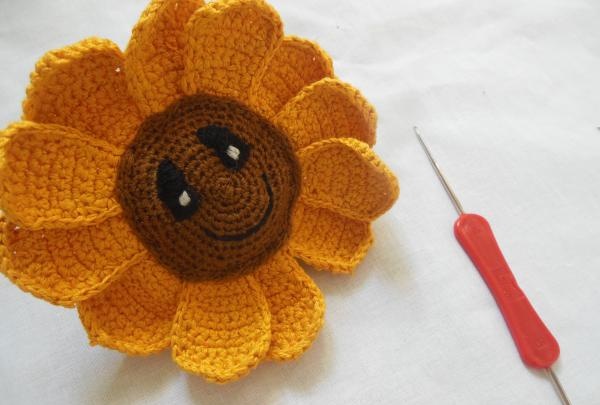 Crochet sunflower