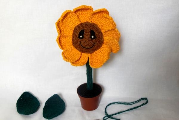 Crochet sunflower