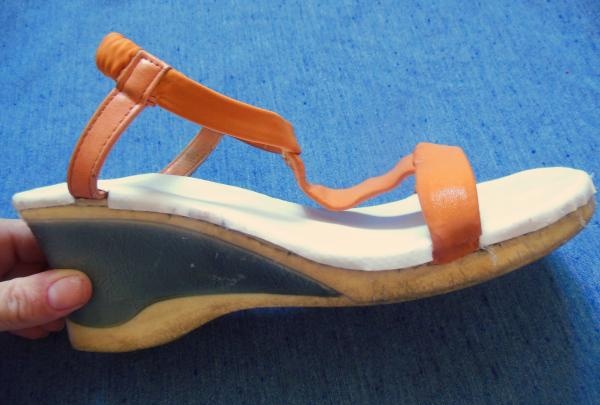 Replacing the insole of old sandals