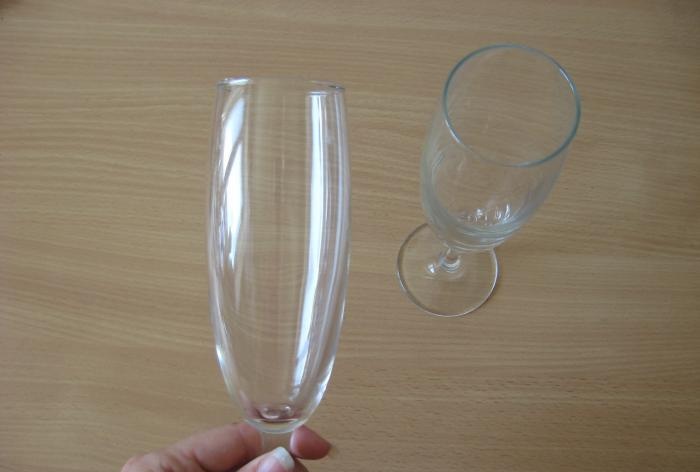 Glasses for a wedding in lilac color