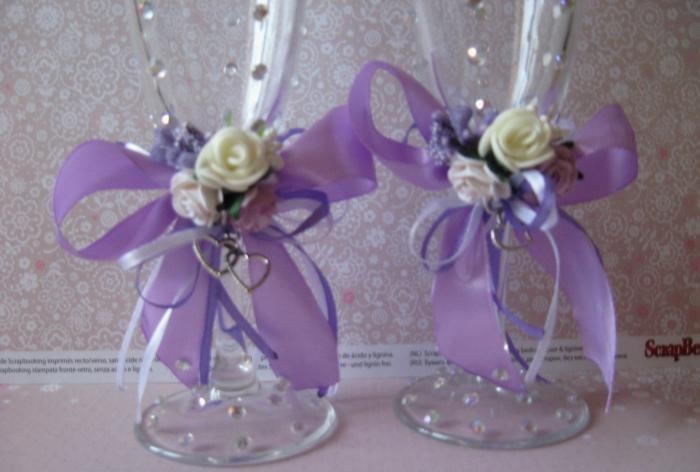 Glasses for a wedding in lilac color