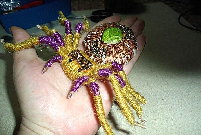 spider made of foil and thread