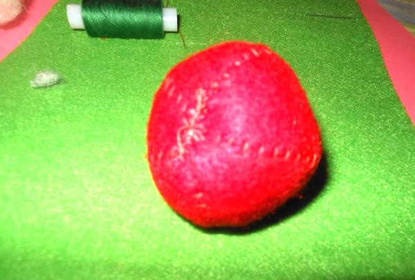 How to sew an apple from felt