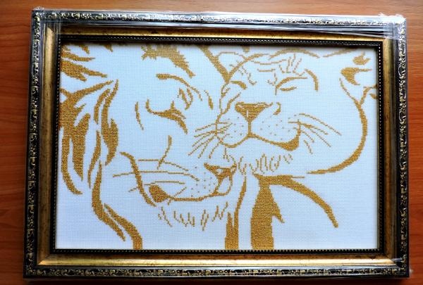 Embroidering a pair of golden lions