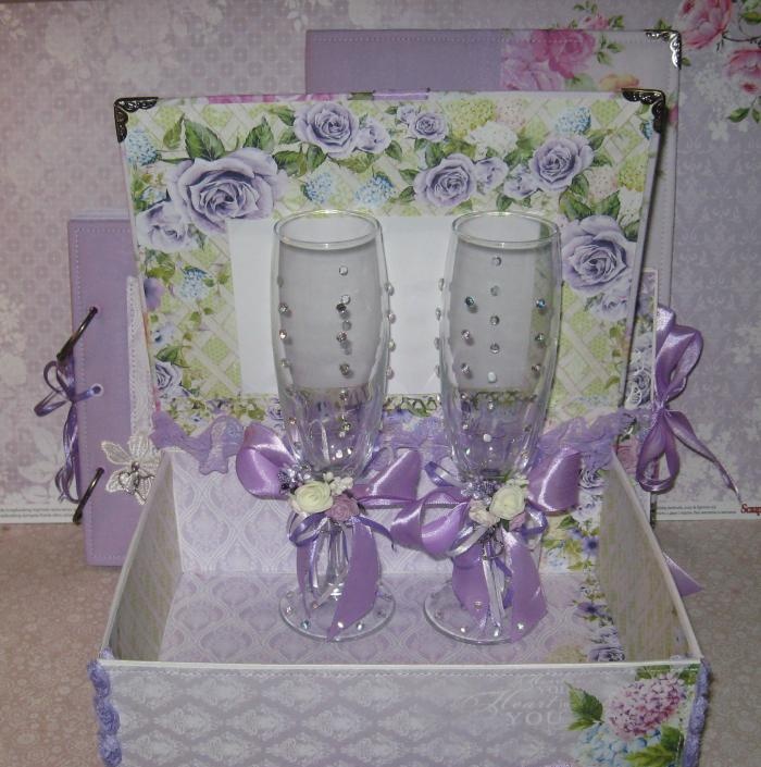 Box for wedding glasses