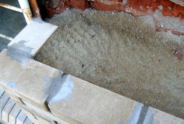 Laying facing bricks