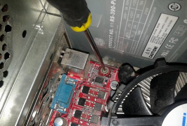 How to disassemble a computer and clean it