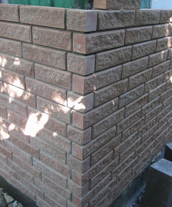 Finishing the house with facing bricks