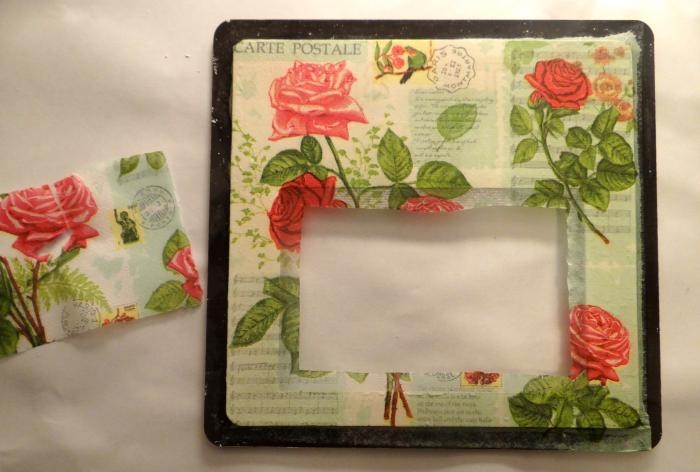 Photo frame using decoupage technique