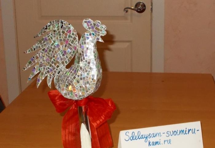 Decoration in the shape of a rooster