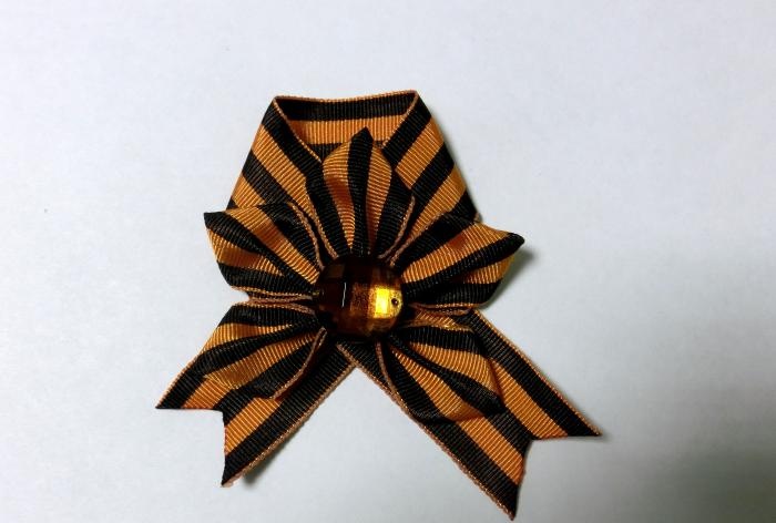 Brooch for May 9