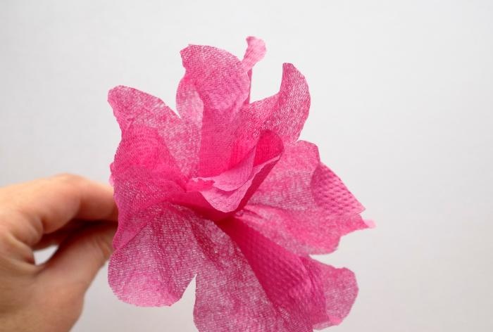 How to make a lush flower from paper napkins