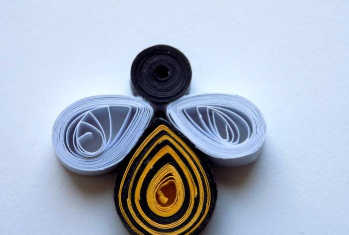 How to make a bee using the quilling technique