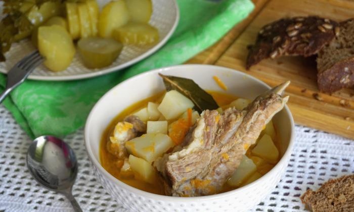 Stewed potatoes with pork ribs