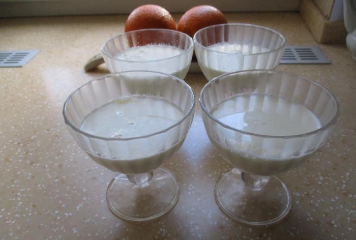 Panna cotta with oranges