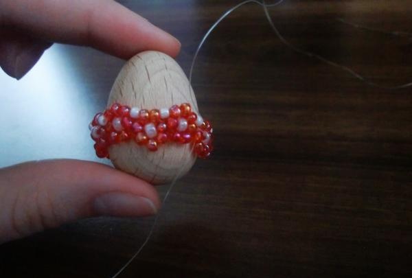 Easter egg braided with beads