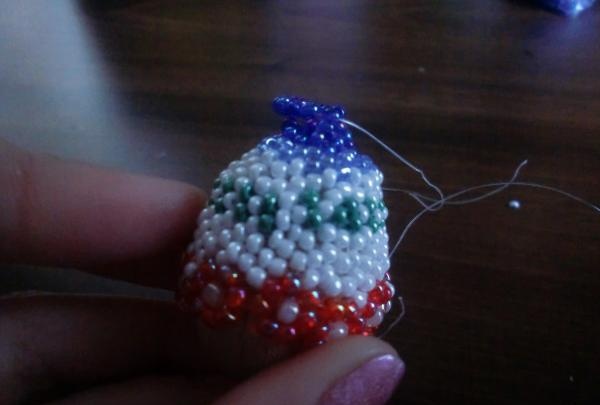 Easter egg braided with beads